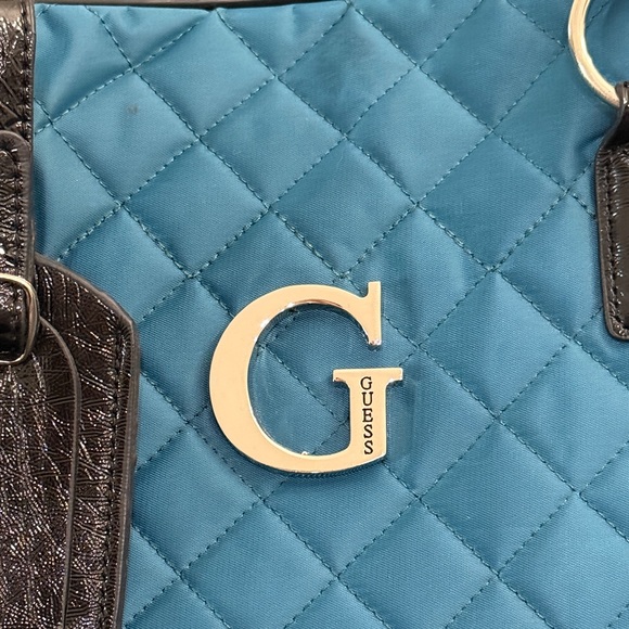 Guess Weekender - Picture 3 of 7